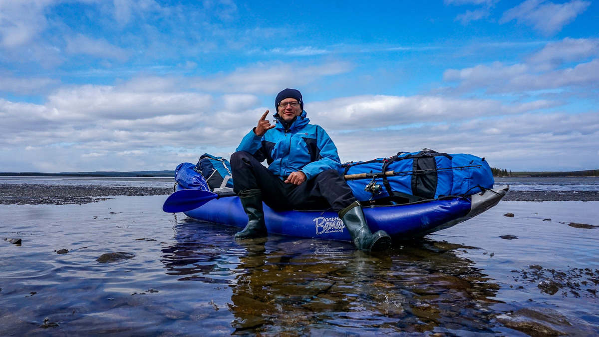 С собой только 100 кг снаряжения и еды. И это на 120 дней. Никакой сотовой связи и возможности позвать на помощь. Экстремальный поход на свой страх и риск. Тревел-блогер из Владимира Артем Грачев совершил одиночный сплав на каяке в Заполярье и снял все на видео. Первые серии уже доступны для просмотра.