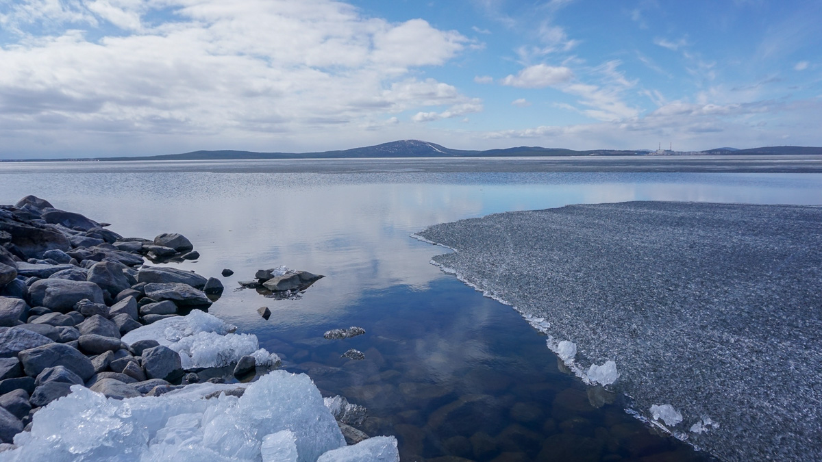 С собой только 100 кг снаряжения и еды. И это на 120 дней. Никакой сотовой связи и возможности позвать на помощь. Экстремальный поход на свой страх и риск. Тревел-блогер из Владимира Артем Грачев совершил одиночный сплав на каяке в Заполярье и снял все на видео. Первые серии уже доступны для просмотра.