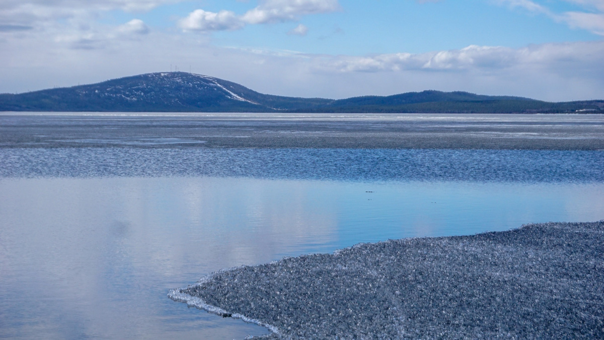 С собой только 100 кг снаряжения и еды. И это на 120 дней. Никакой сотовой связи и возможности позвать на помощь. Экстремальный поход на свой страх и риск. Тревел-блогер из Владимира Артем Грачев совершил одиночный сплав на каяке в Заполярье и снял все на видео. Первые серии уже доступны для просмотра.