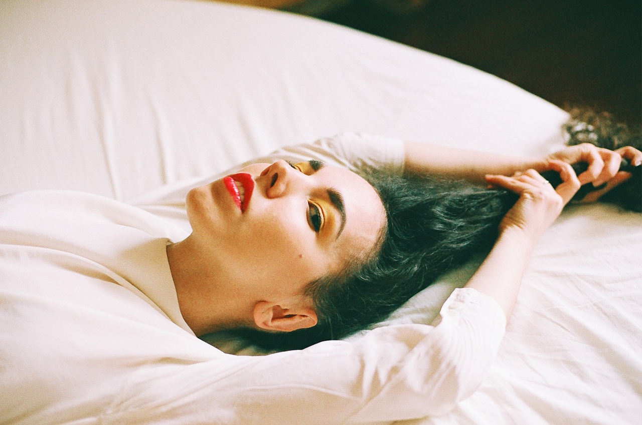 «Спасибо за отклики», – поблагодарил «Ключ-Медиа» и наших читателей историк моды Александр Васильев. Напомним, ведущий шоу «Модный приговор» предложил создать новую отечественную fashion-основу. После нашей первой подборки вы назвали еще несколько брендов и дизайнеров, которые обязательно должны войти в модный топ. Мы совершенно согласны! Ловите новую тройку безусловно талантливых и очень перспективных.