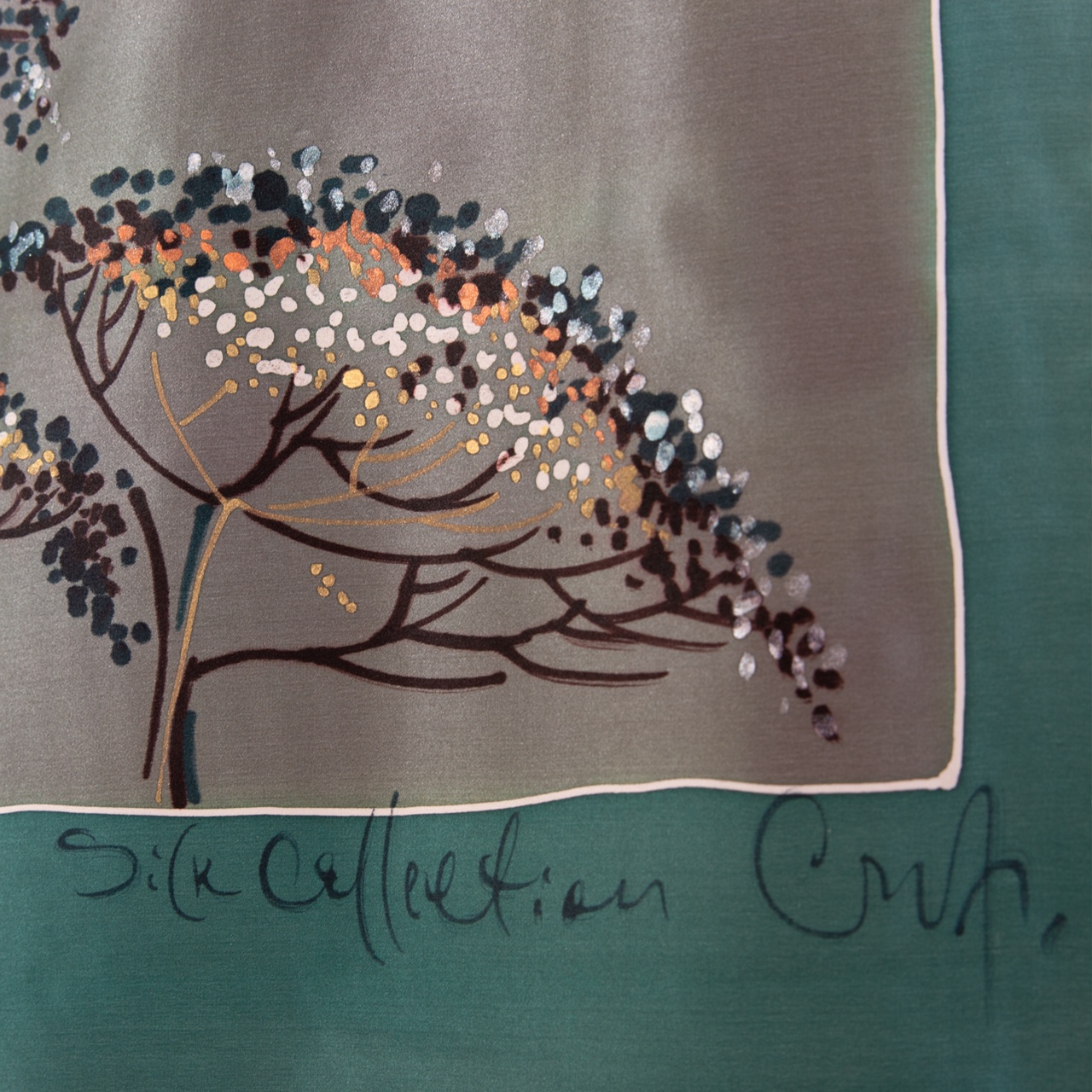 «Спасибо за отклики», – поблагодарил «Ключ-Медиа» и наших читателей историк моды Александр Васильев. Напомним, ведущий шоу «Модный приговор» предложил создать новую отечественную fashion-основу. После нашей первой подборки вы назвали еще несколько брендов и дизайнеров, которые обязательно должны войти в модный топ. Мы совершенно согласны! Ловите новую тройку безусловно талантливых и очень перспективных.