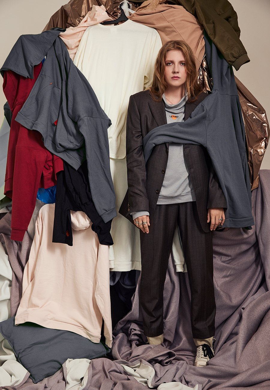 «Спасибо за отклики», – поблагодарил «Ключ-Медиа» и наших читателей историк моды Александр Васильев. Напомним, ведущий шоу «Модный приговор» предложил создать новую отечественную fashion-основу. После нашей первой подборки вы назвали еще несколько брендов и дизайнеров, которые обязательно должны войти в модный топ. Мы совершенно согласны! Ловите новую тройку безусловно талантливых и очень перспективных.