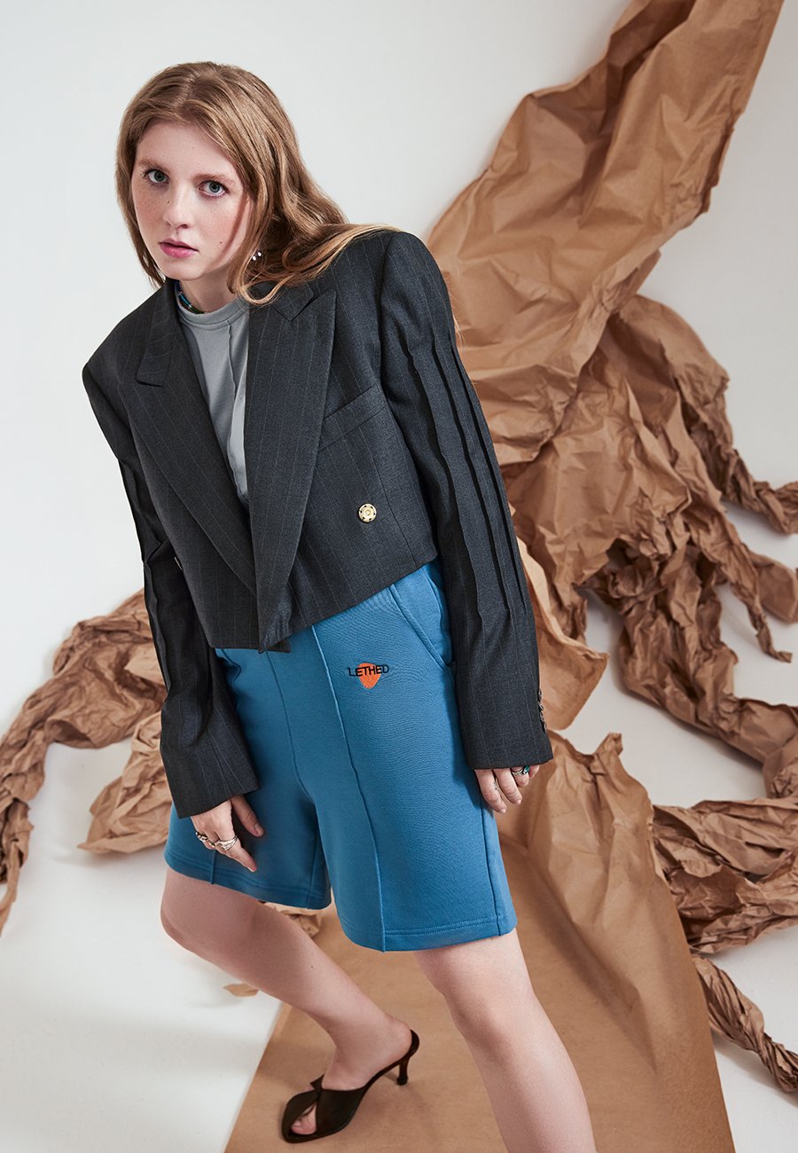 «Спасибо за отклики», – поблагодарил «Ключ-Медиа» и наших читателей историк моды Александр Васильев. Напомним, ведущий шоу «Модный приговор» предложил создать новую отечественную fashion-основу. После нашей первой подборки вы назвали еще несколько брендов и дизайнеров, которые обязательно должны войти в модный топ. Мы совершенно согласны! Ловите новую тройку безусловно талантливых и очень перспективных.