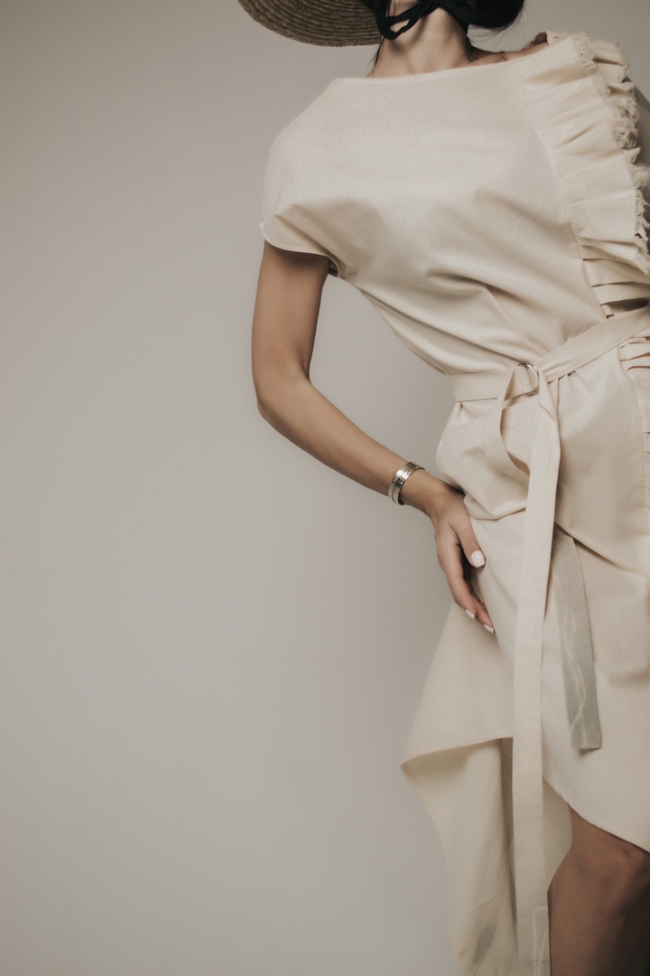 «Спасибо за отклики», – поблагодарил «Ключ-Медиа» и наших читателей историк моды Александр Васильев. Напомним, ведущий шоу «Модный приговор» предложил создать новую отечественную fashion-основу. После нашей первой подборки вы назвали еще несколько брендов и дизайнеров, которые обязательно должны войти в модный топ. Мы совершенно согласны! Ловите новую тройку безусловно талантливых и очень перспективных.