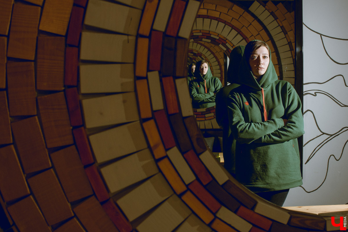 «Спасибо за отклики», – поблагодарил «Ключ-Медиа» и наших читателей историк моды Александр Васильев. Напомним, ведущий шоу «Модный приговор» предложил создать новую отечественную fashion-основу. После нашей первой подборки вы назвали еще несколько брендов и дизайнеров, которые обязательно должны войти в модный топ. Мы совершенно согласны! Ловите новую тройку безусловно талантливых и очень перспективных.