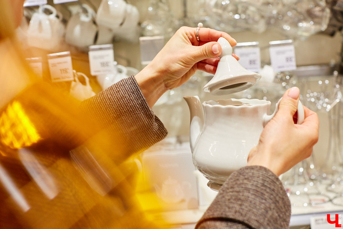 Создатель школы традиционного этикета Екатерина Богданова отвергла кулинарные традиции в поисках быстрого в приготовлении, полезного и красивого блюда. На помощь ей пришел обновленный рецепт лазаньи, которая получилась вкусной не только на вид!