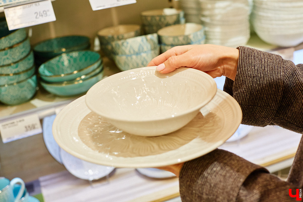 Создатель школы традиционного этикета Екатерина Богданова отвергла кулинарные традиции в поисках быстрого в приготовлении, полезного и красивого блюда. На помощь ей пришел обновленный рецепт лазаньи, которая получилась вкусной не только на вид!