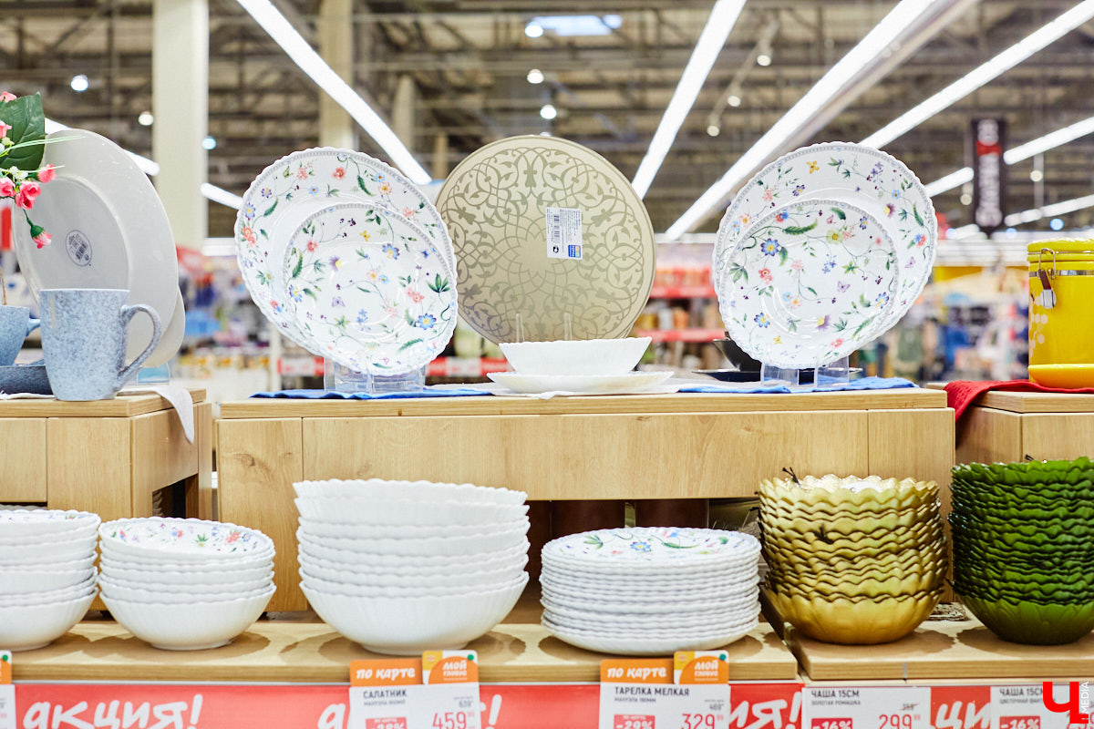 Создатель школы традиционного этикета Екатерина Богданова отвергла кулинарные традиции в поисках быстрого в приготовлении, полезного и красивого блюда. На помощь ей пришел обновленный рецепт лазаньи, которая получилась вкусной не только на вид!