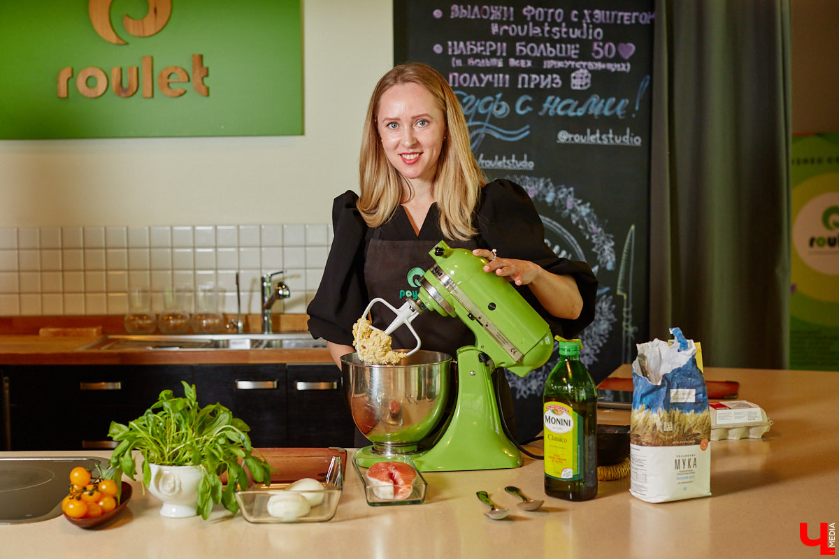 Создатель школы традиционного этикета Екатерина Богданова отвергла кулинарные традиции в поисках быстрого в приготовлении, полезного и красивого блюда. На помощь ей пришел обновленный рецепт лазаньи, которая получилась вкусной не только на вид!