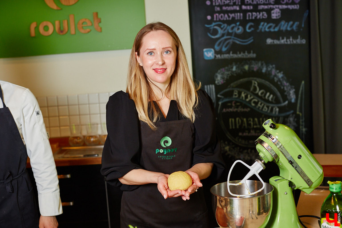 Создатель школы традиционного этикета Екатерина Богданова отвергла кулинарные традиции в поисках быстрого в приготовлении, полезного и красивого блюда. На помощь ей пришел обновленный рецепт лазаньи, которая получилась вкусной не только на вид!