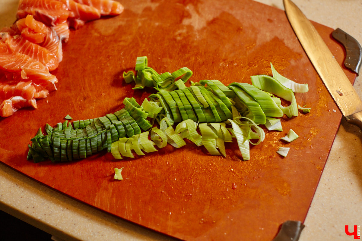 Создатель школы традиционного этикета Екатерина Богданова отвергла кулинарные традиции в поисках быстрого в приготовлении, полезного и красивого блюда. На помощь ей пришел обновленный рецепт лазаньи, которая получилась вкусной не только на вид!