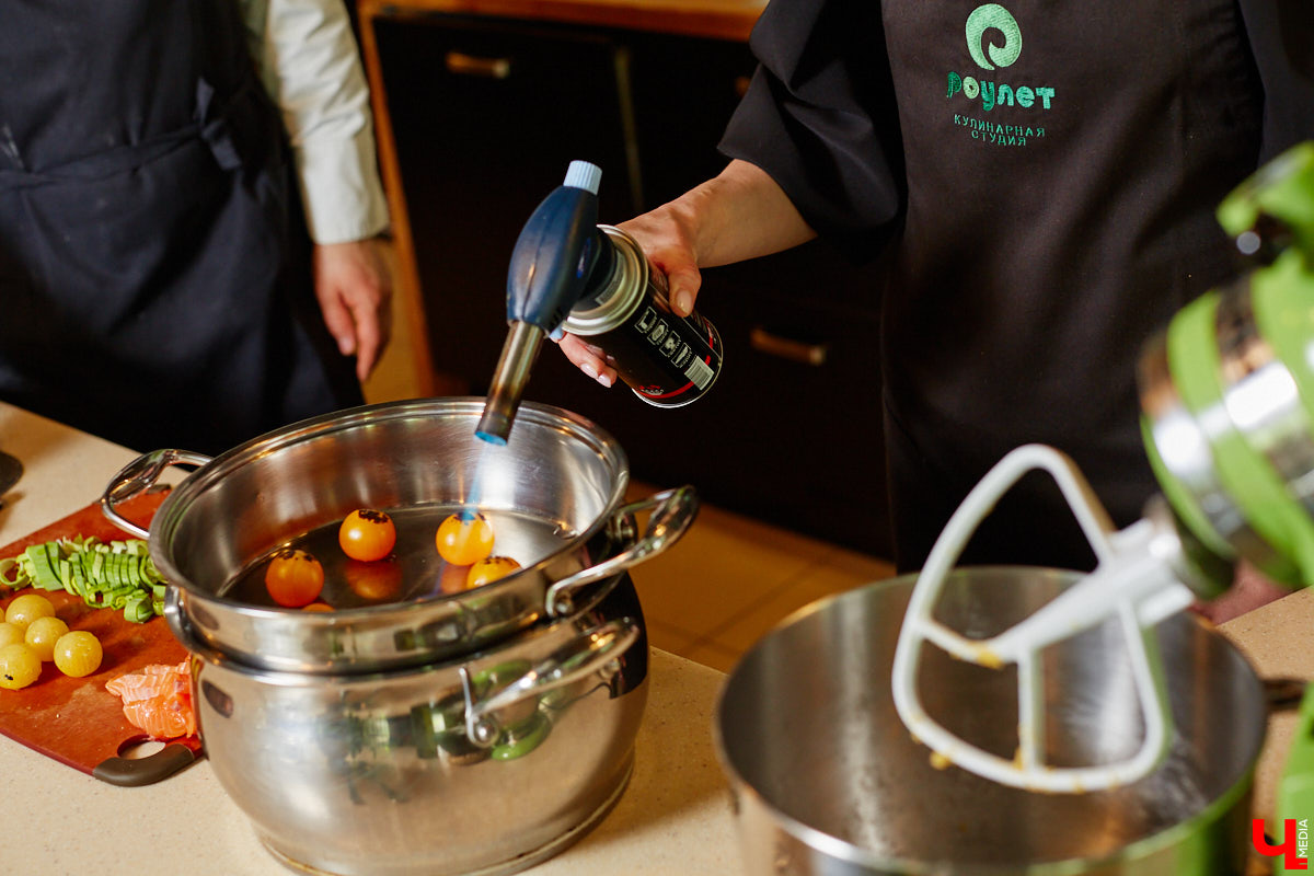 Создатель школы традиционного этикета Екатерина Богданова отвергла кулинарные традиции в поисках быстрого в приготовлении, полезного и красивого блюда. На помощь ей пришел обновленный рецепт лазаньи, которая получилась вкусной не только на вид!