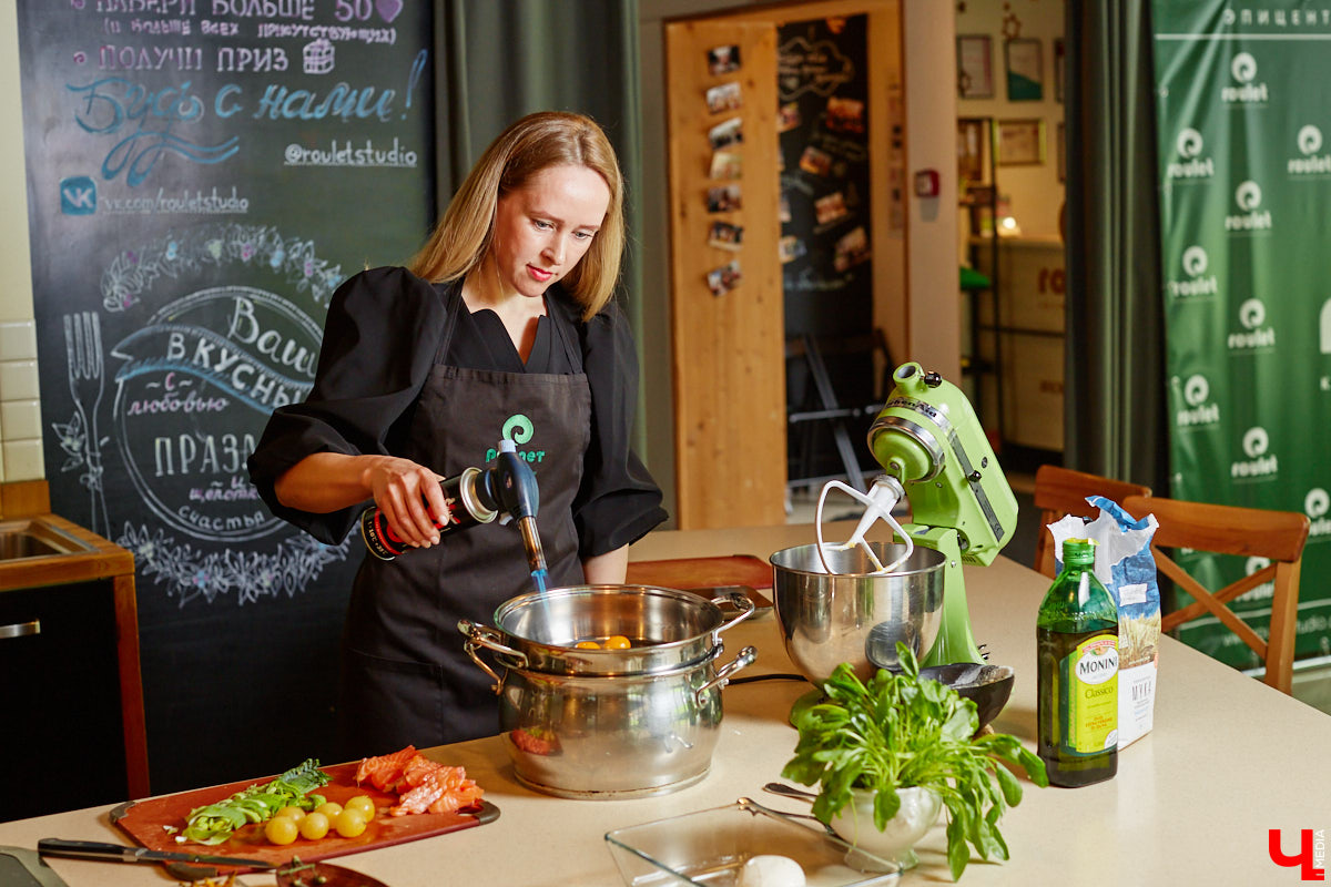 Создатель школы традиционного этикета Екатерина Богданова отвергла кулинарные традиции в поисках быстрого в приготовлении, полезного и красивого блюда. На помощь ей пришел обновленный рецепт лазаньи, которая получилась вкусной не только на вид!