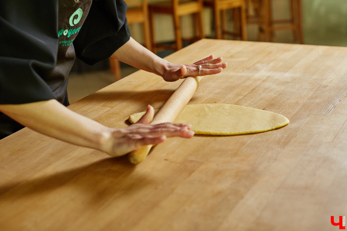 Создатель школы традиционного этикета Екатерина Богданова отвергла кулинарные традиции в поисках быстрого в приготовлении, полезного и красивого блюда. На помощь ей пришел обновленный рецепт лазаньи, которая получилась вкусной не только на вид!