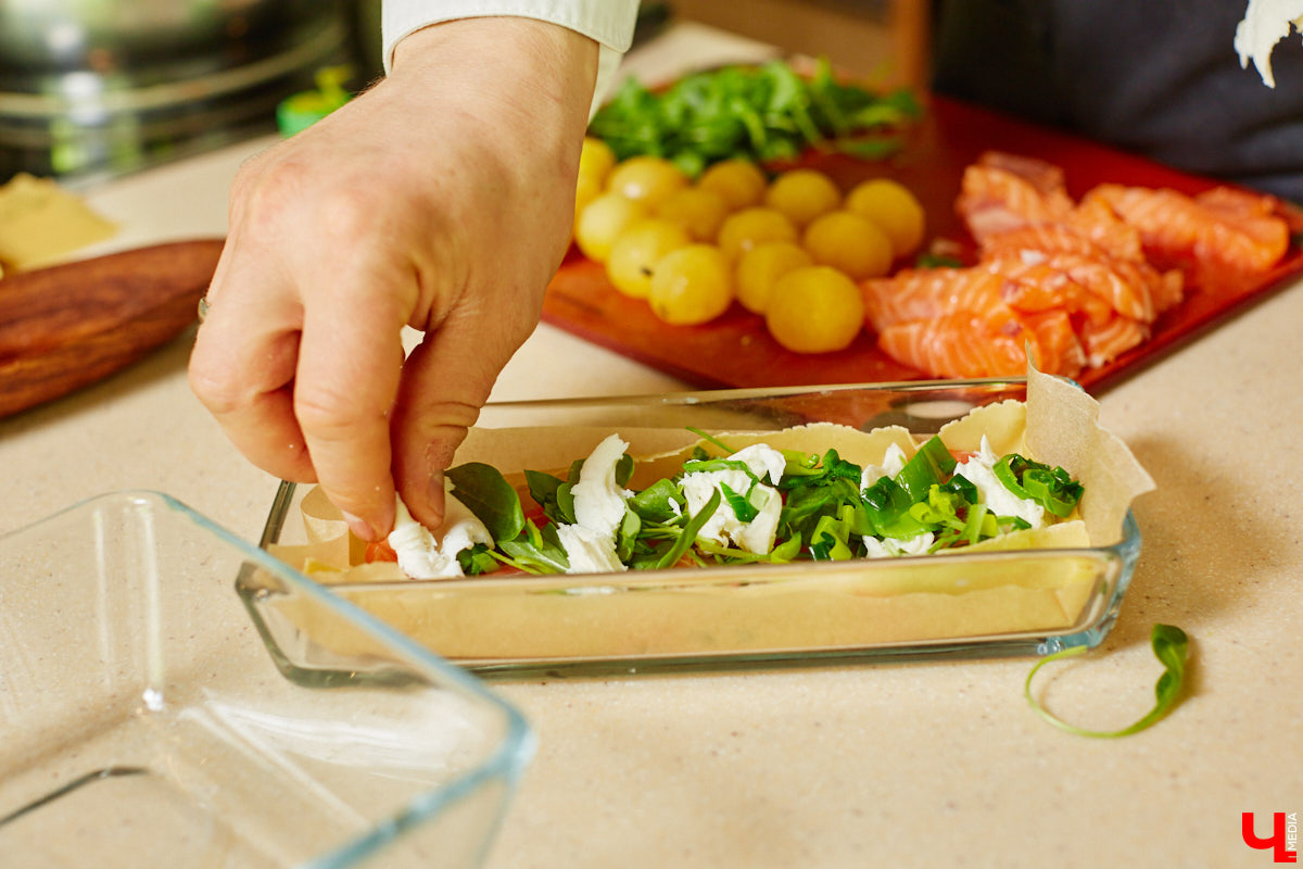 Создатель школы традиционного этикета Екатерина Богданова отвергла кулинарные традиции в поисках быстрого в приготовлении, полезного и красивого блюда. На помощь ей пришел обновленный рецепт лазаньи, которая получилась вкусной не только на вид!