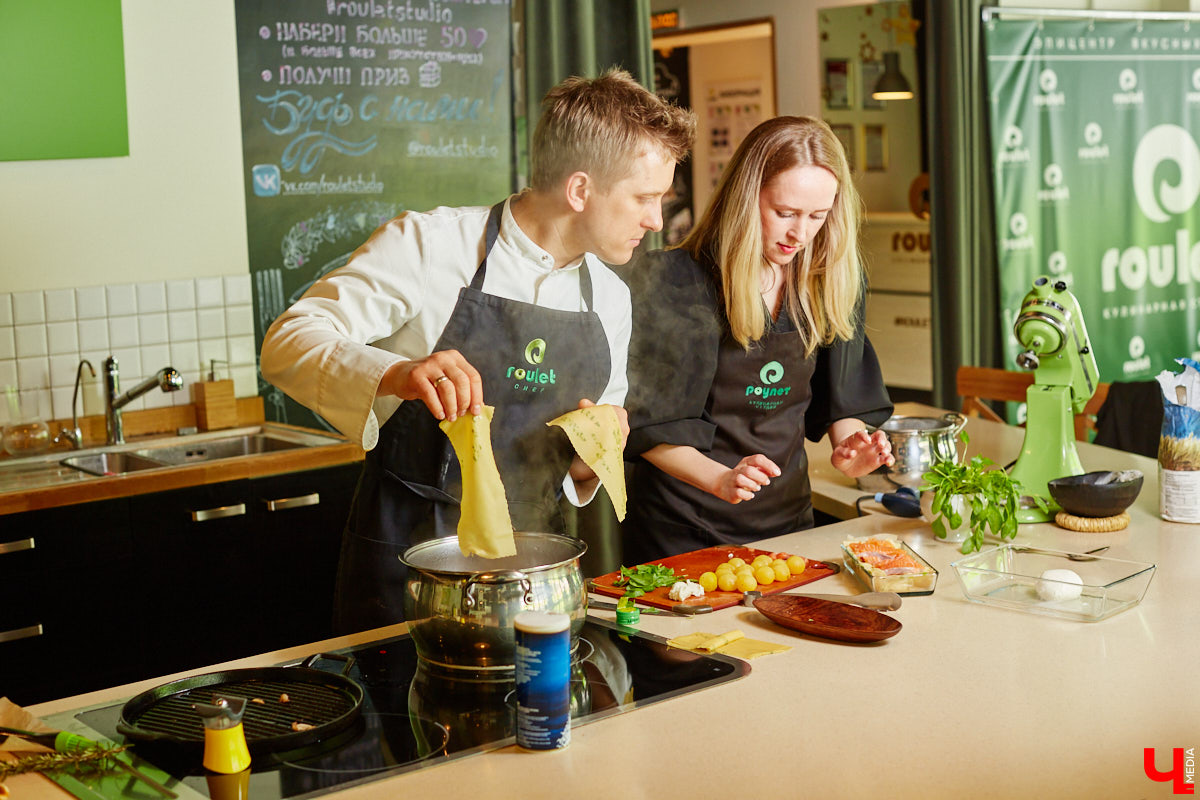 Создатель школы традиционного этикета Екатерина Богданова отвергла кулинарные традиции в поисках быстрого в приготовлении, полезного и красивого блюда. На помощь ей пришел обновленный рецепт лазаньи, которая получилась вкусной не только на вид!