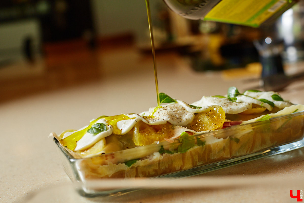 Создатель школы традиционного этикета Екатерина Богданова отвергла кулинарные традиции в поисках быстрого в приготовлении, полезного и красивого блюда. На помощь ей пришел обновленный рецепт лазаньи, которая получилась вкусной не только на вид!