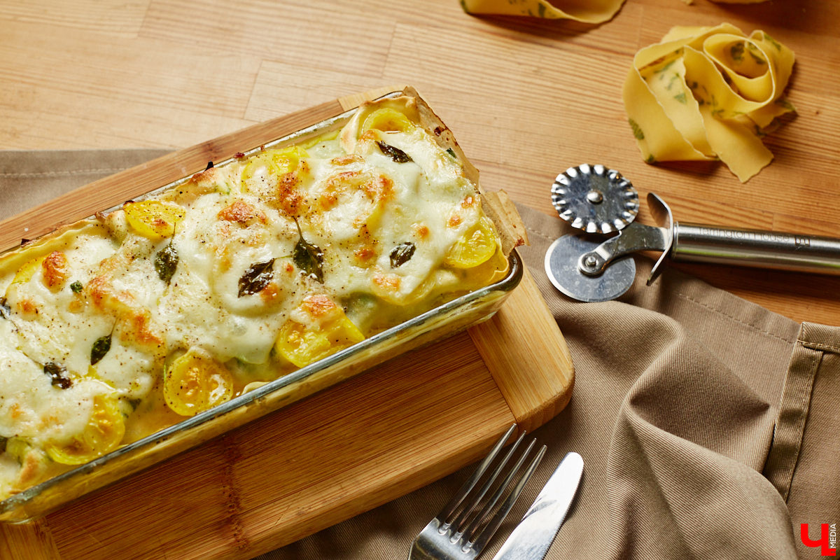 Создатель школы традиционного этикета Екатерина Богданова отвергла кулинарные традиции в поисках быстрого в приготовлении, полезного и красивого блюда. На помощь ей пришел обновленный рецепт лазаньи, которая получилась вкусной не только на вид!