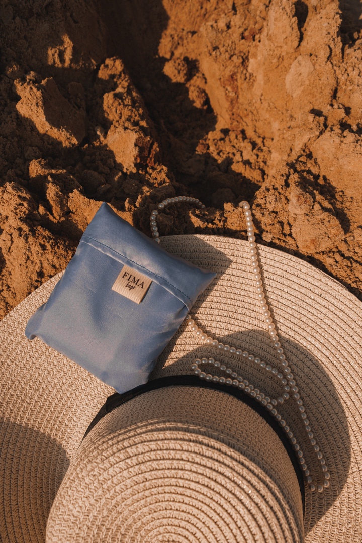 Дефицит многих привычных вещей, наступивший в когда-то благополучном мире потребления, неожиданно изменил многие наши привычки. Некоторые нашли в этом плюсы и перешли на более экологичный образ жизни. О разумном потреблении, модных авоськах, отказе от бумаги, пластиковой посуды и переходе на экокосметику читайте в нашем материале.