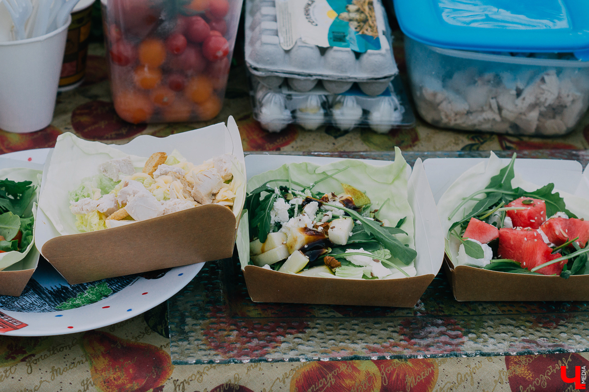 Дефицит многих привычных вещей, наступивший в когда-то благополучном мире потребления, неожиданно изменил многие наши привычки. Некоторые нашли в этом плюсы и перешли на более экологичный образ жизни. О разумном потреблении, модных авоськах, отказе от бумаги, пластиковой посуды и переходе на экокосметику читайте в нашем материале.