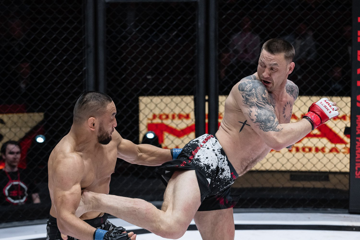 Муромский Макгрегор одержал 12-ю победу в карьере и стал обладателем бронзового пояса серии ММА. Успех Сергея Бобрышева стал вторым в истории владимирского спорта. До этого подобного добивался тренер бойца Сергей Дьяконов.