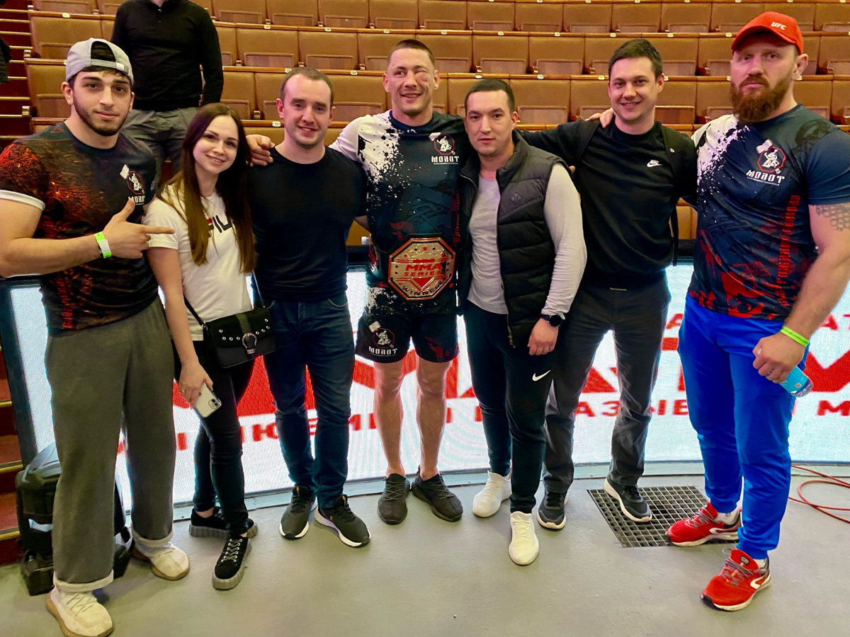 Муромский Макгрегор одержал 12-ю победу в карьере и стал обладателем бронзового пояса серии ММА. Успех Сергея Бобрышева стал вторым в истории владимирского спорта. До этого подобного добивался тренер бойца Сергей Дьяконов.