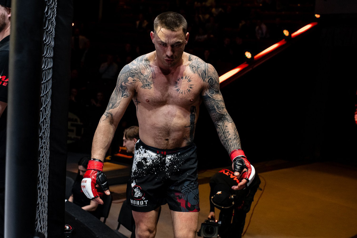 Муромский Макгрегор одержал 12-ю победу в карьере и стал обладателем бронзового пояса серии ММА. Успех Сергея Бобрышева стал вторым в истории владимирского спорта. До этого подобного добивался тренер бойца Сергей Дьяконов.