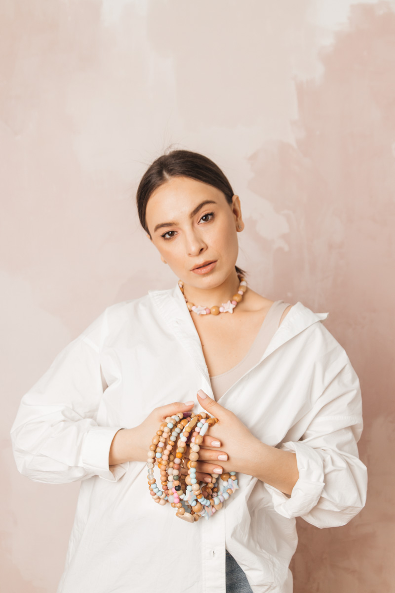 Материнство – это не только пополнение в семействе, но и возможность для творчества! В свободное от домашних забот время мамы-блогеры следят за процентным содержанием красоты в мире, учат подписчиков зарабатывать деньги и развивают собственный бизнес, основанный в декретные времена.