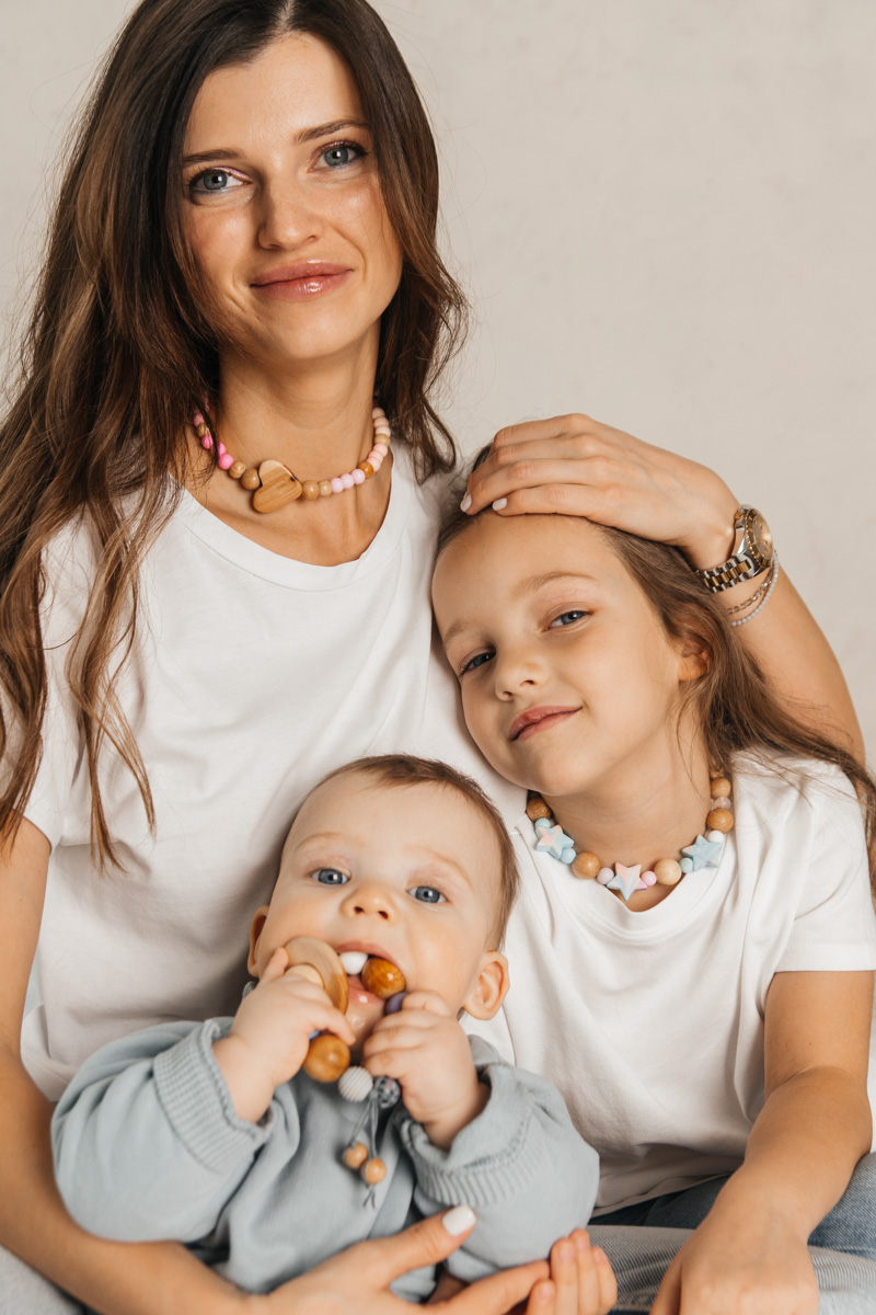 Материнство – это не только пополнение в семействе, но и возможность для творчества! В свободное от домашних забот время мамы-блогеры следят за процентным содержанием красоты в мире, учат подписчиков зарабатывать деньги и развивают собственный бизнес, основанный в декретные времена.