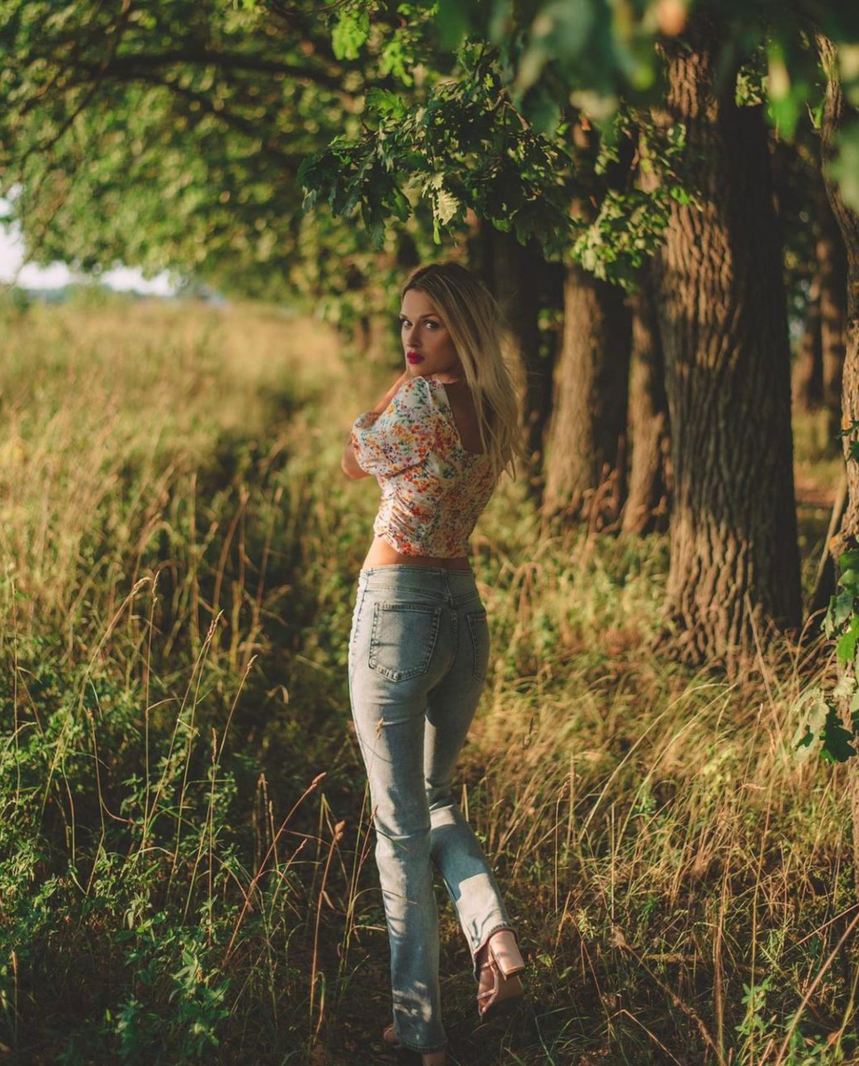 Материнство – это не только пополнение в семействе, но и возможность для творчества! В свободное от домашних забот время мамы-блогеры следят за процентным содержанием красоты в мире, учат подписчиков зарабатывать деньги и развивают собственный бизнес, основанный в декретные времена.