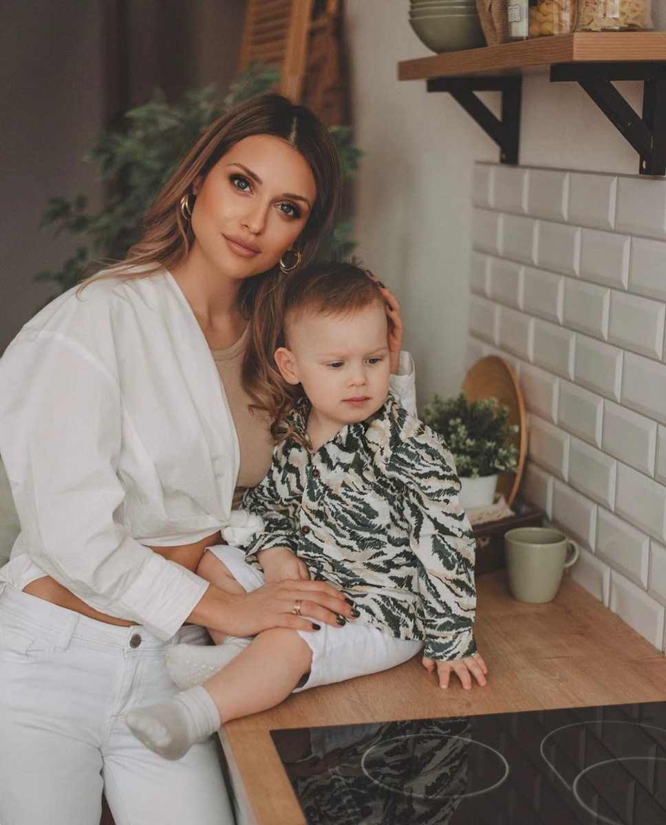 Материнство – это не только пополнение в семействе, но и возможность для творчества! В свободное от домашних забот время мамы-блогеры следят за процентным содержанием красоты в мире, учат подписчиков зарабатывать деньги и развивают собственный бизнес, основанный в декретные времена.