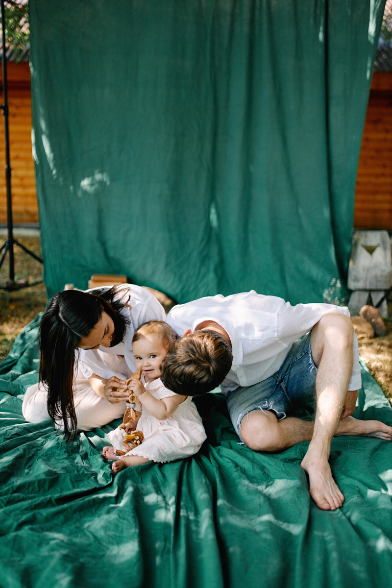 Материнство – это не только пополнение в семействе, но и возможность для творчества! В свободное от домашних забот время мамы-блогеры следят за процентным содержанием красоты в мире, учат подписчиков зарабатывать деньги и развивают собственный бизнес, основанный в декретные времена.