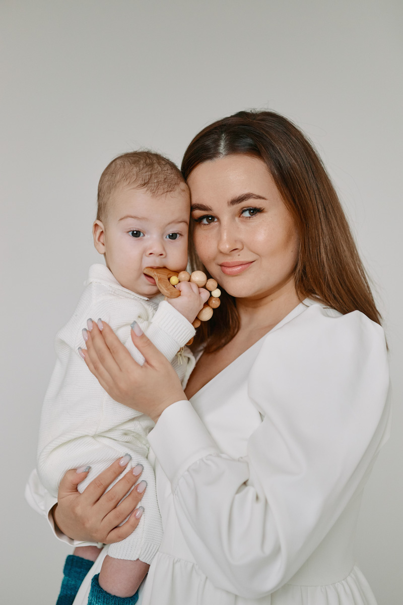 Материнство – это не только пополнение в семействе, но и возможность для творчества! В свободное от домашних забот время мамы-блогеры следят за процентным содержанием красоты в мире, учат подписчиков зарабатывать деньги и развивают собственный бизнес, основанный в декретные времена.