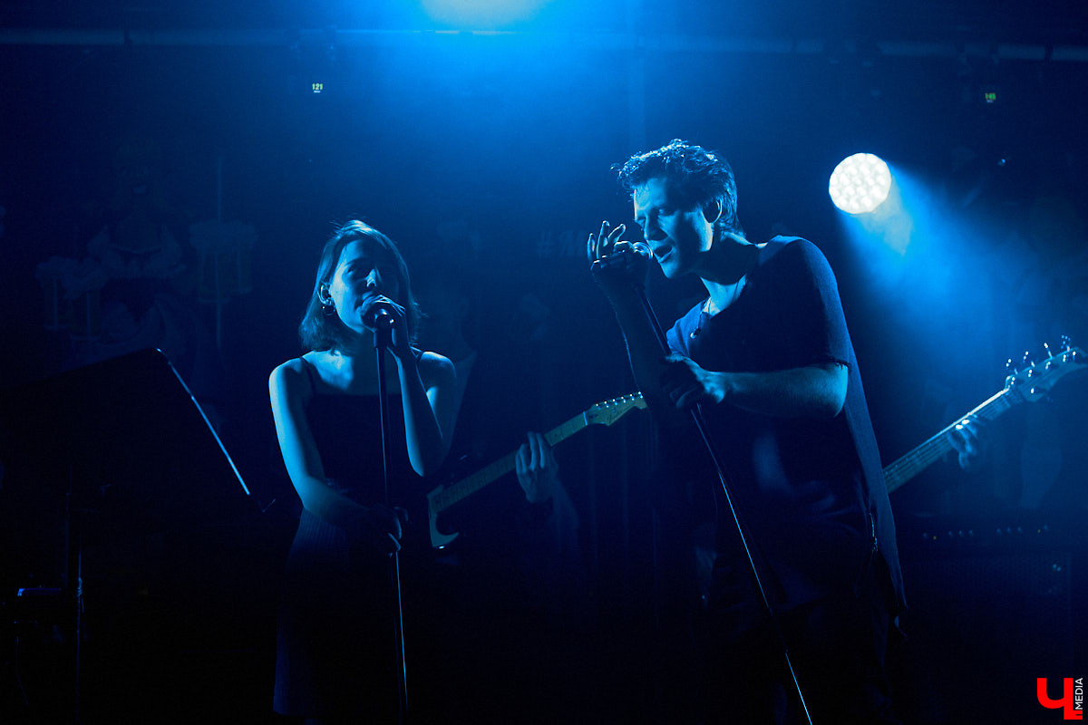 Планы на развитие у ТТ «Завод» грандиозные: помимо театральной составляющей товарищество охватит музыкальную. Первое выступление новорожденного проекта состоялось 17 апреля в ресторане «Макс Брой» – двухчастная программа, где нашлось место любви, светлым переживаниям и танцевальному отрыву. Подробности в репортаже «Ключ-Медиа».