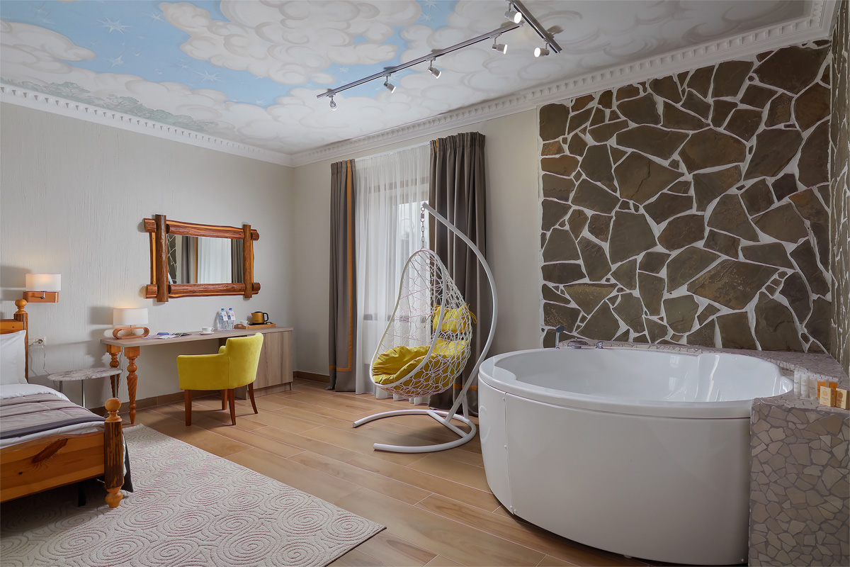 В этом году экоотель «Горячие ключи» отмечает ни много ни мало 20-летие со дня своего появления! И все это время его сотрудники ежедневно работают над улучшением сервиса, даря гостям великолепный отдых и незабываемые эмоции!