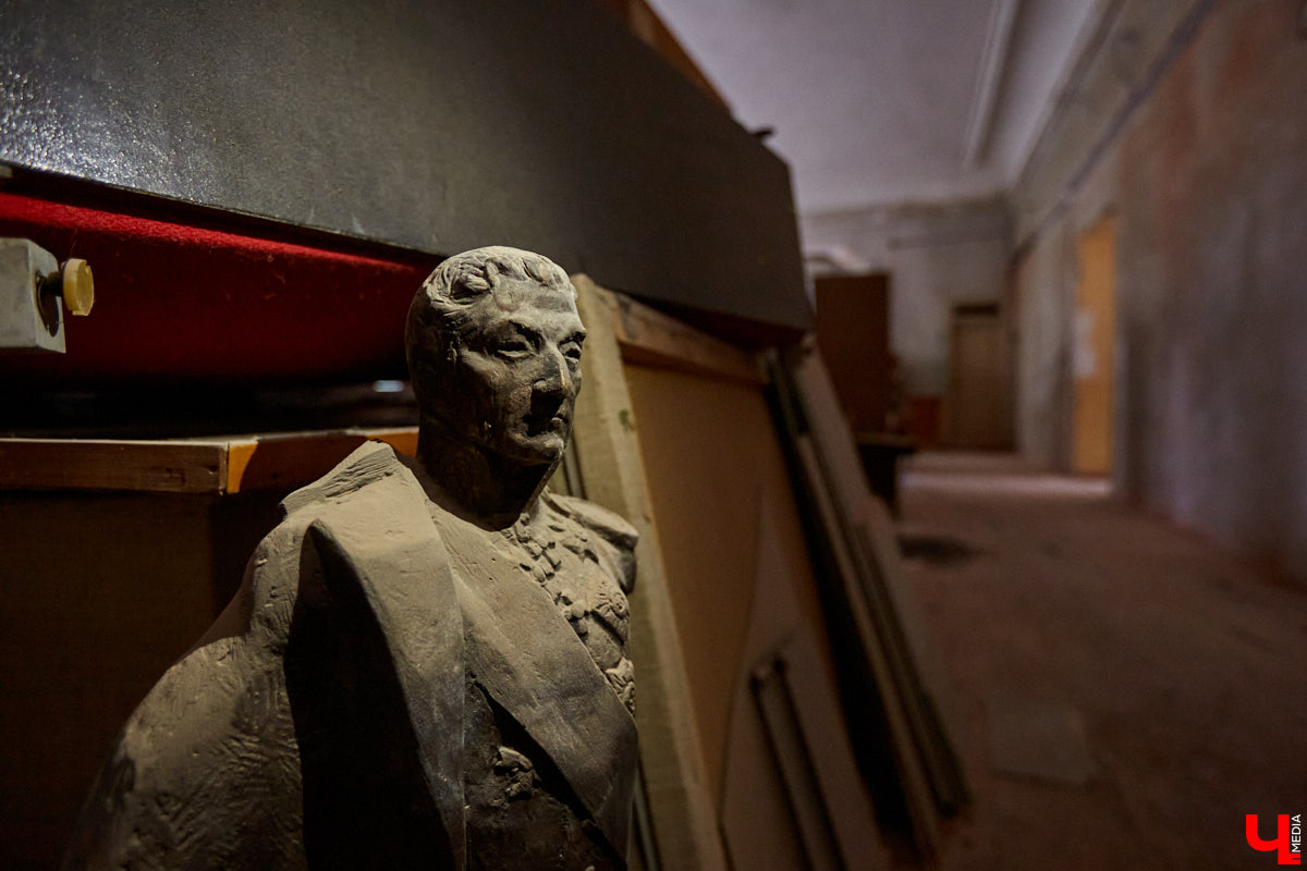 Самое время задуматься о майских праздниках. Пора не просто строить планы, но и покупать билеты. Однако небо над югом страны снова закрыли, а отдых за рубежом могут позволить себе далеко не все. В топе предложений этого года – городской туризм и дача.