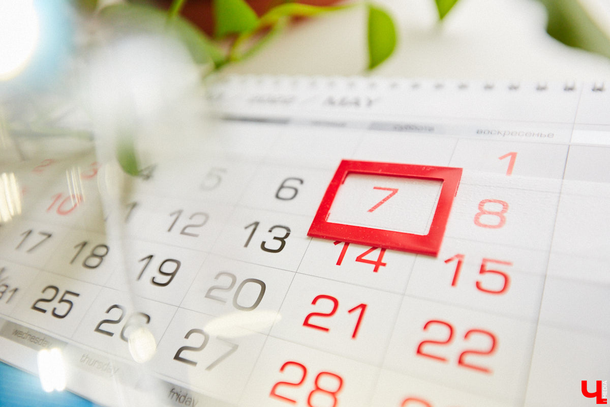 Самое время задуматься о майских праздниках. Пора не просто строить планы, но и покупать билеты. Однако небо над югом страны снова закрыли, а отдых за рубежом могут позволить себе далеко не все. В топе предложений этого года – городской туризм и дача.