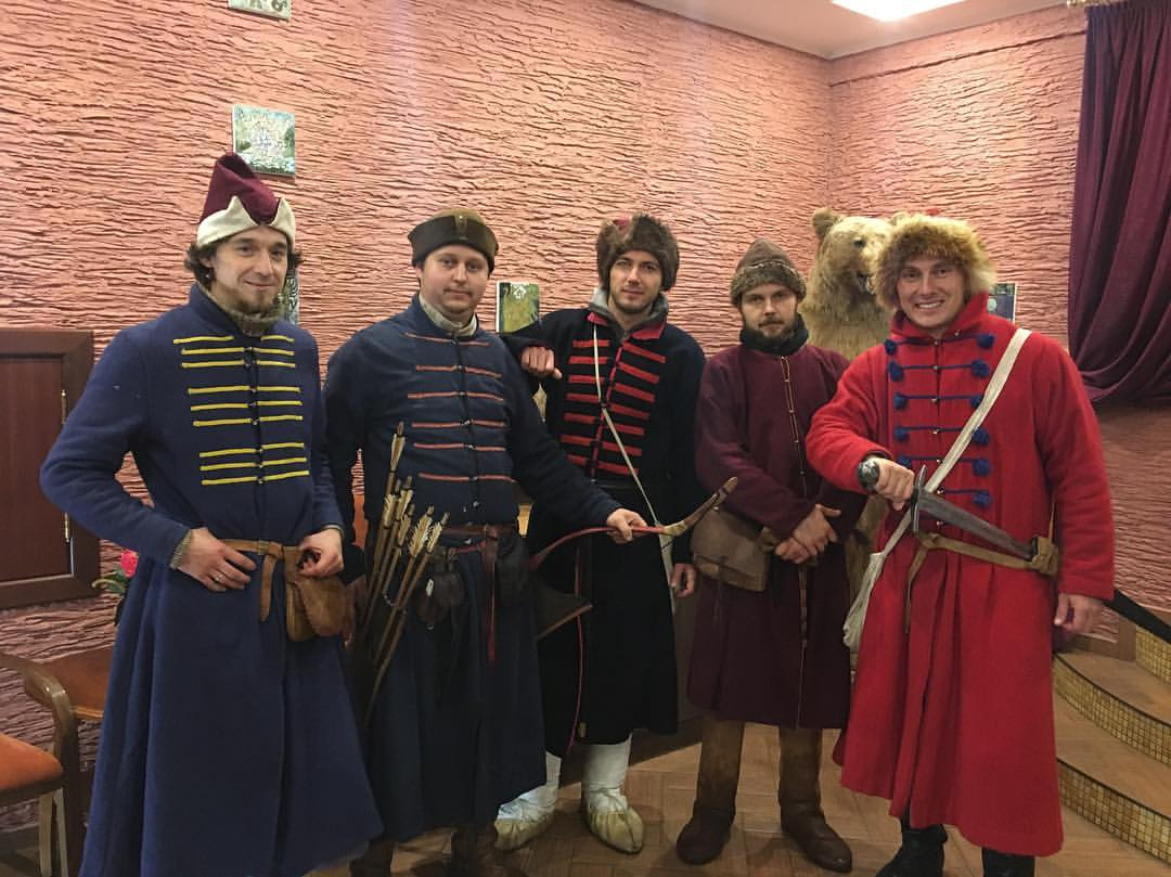 Суздаль готовится принять тысячи туристов на майские праздники. Загрузка отелей большая, говорят специалисты, но забронировать номер еще можно. Многие откладывают решение на последний момент. Но никто не сомневается, что гостей в начале мая в городе будет много. Правда, и заплатить за отдых придется больше обычного.