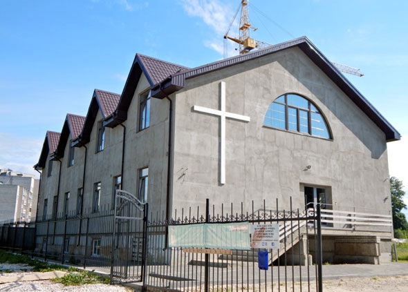 Геортоним – это собственное имя любого праздника, памятной даты, торжества, фестиваля, которыми в советское время стали обильно называть улицы. Впоследствии, в 90-х годах, некоторым из них возвратили прежние названия. Тем не менее большинство геортонимов на карте Владимира осталось, и среди них встречаются весьма оригинальные. Давайте прогуляемся по ним в преддверии майских праздников!