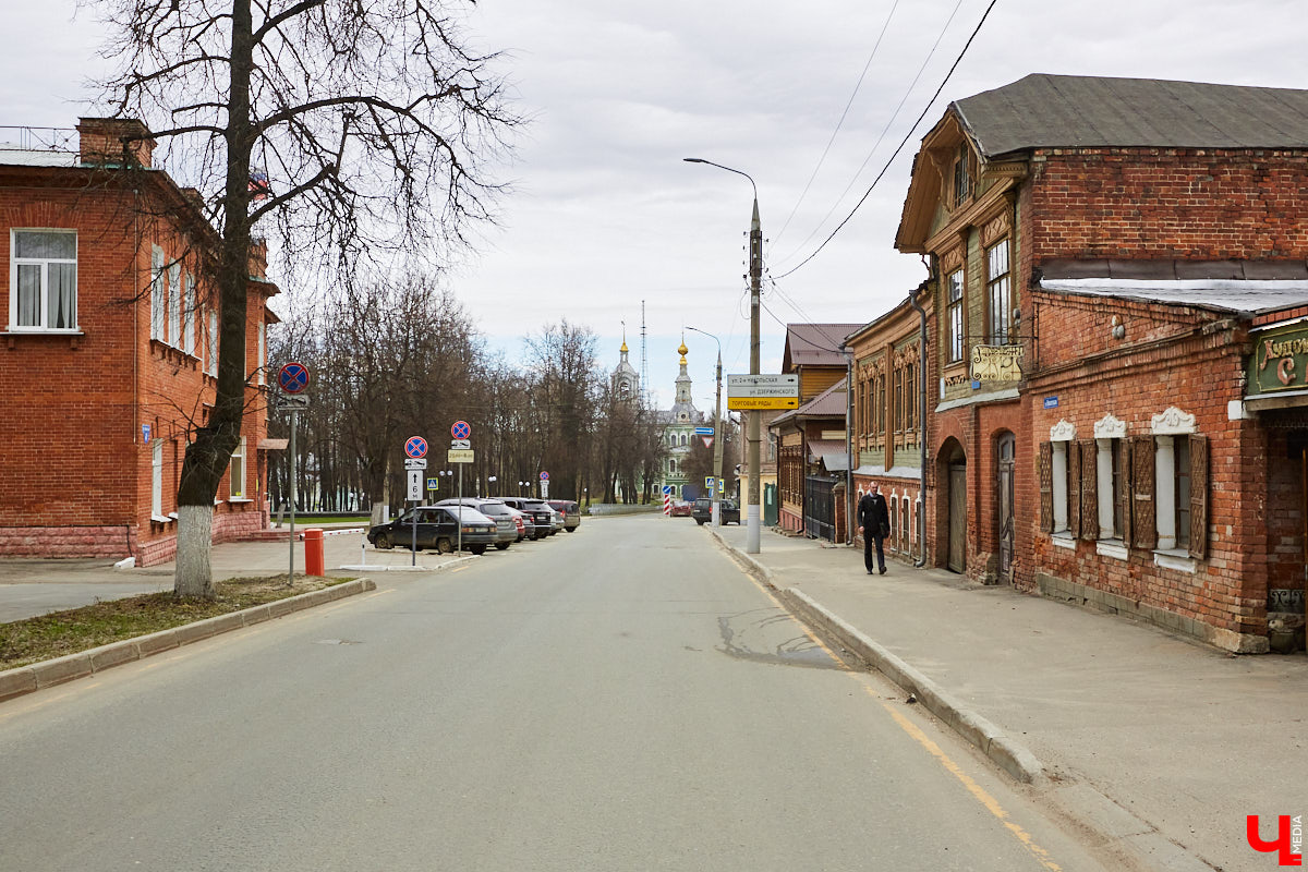 Геортоним – это собственное имя любого праздника, памятной даты, торжества, фестиваля, которыми в советское время стали обильно называть улицы. Впоследствии, в 90-х годах, некоторым из них возвратили прежние названия. Тем не менее большинство геортонимов на карте Владимира осталось, и среди них встречаются весьма оригинальные. Давайте прогуляемся по ним в преддверии майских праздников!