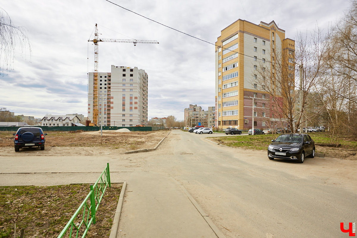 Геортоним – это собственное имя любого праздника, памятной даты, торжества, фестиваля, которыми в советское время стали обильно называть улицы. Впоследствии, в 90-х годах, некоторым из них возвратили прежние названия. Тем не менее большинство геортонимов на карте Владимира осталось, и среди них встречаются весьма оригинальные. Давайте прогуляемся по ним в преддверии майских праздников!