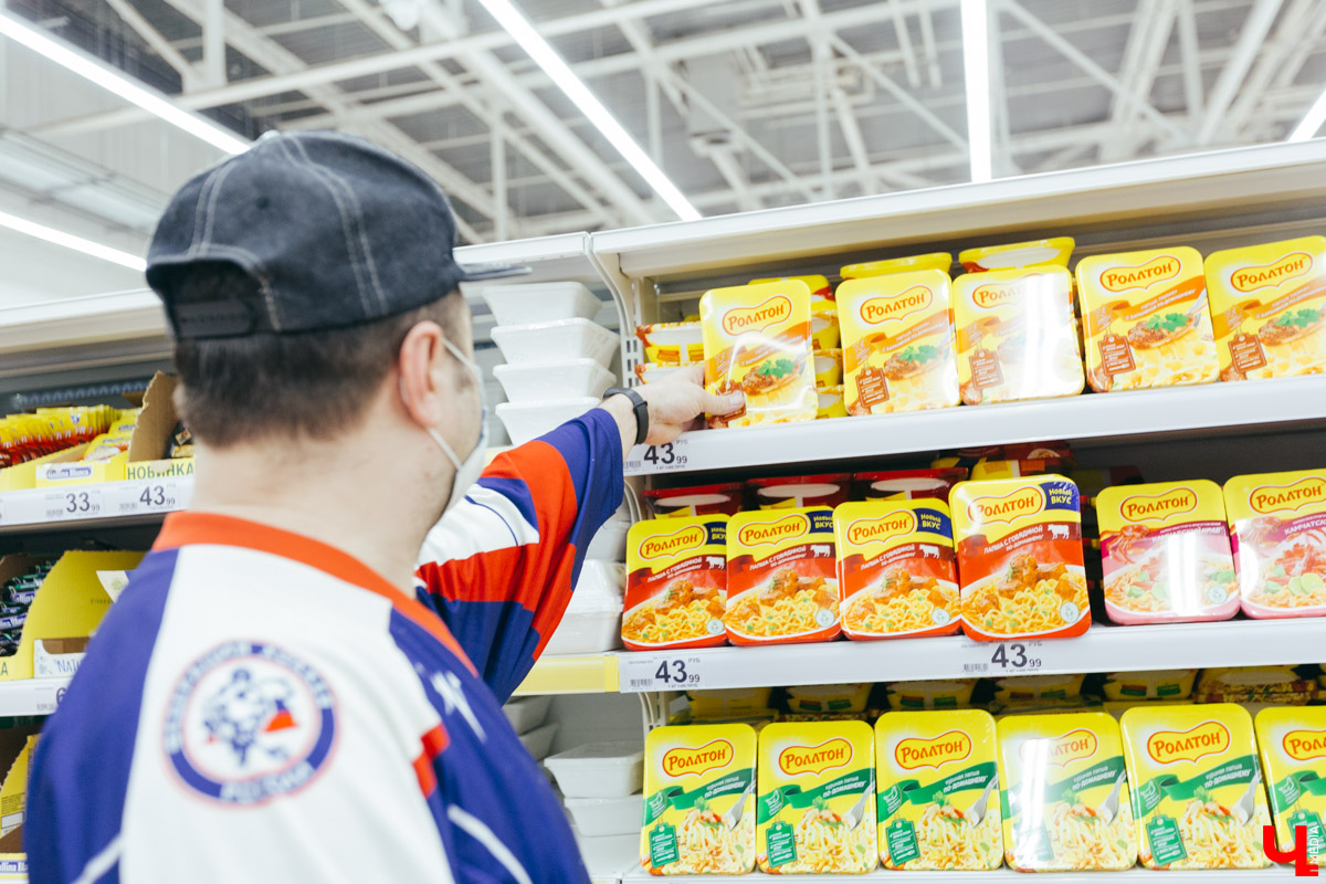 Во Владимире приостанавливает свою работу супермаркет «Декатлон». Популярный спортивный бренд закрывает двери своих торговых центров. Пока временно. На этом фоне все больше разговоров о судьбе сети «Ашан» и строящемся в областном центре «Леруа Мерлен». Магазины принадлежат одной и той же французской семье. Разбираемся в вопросе.