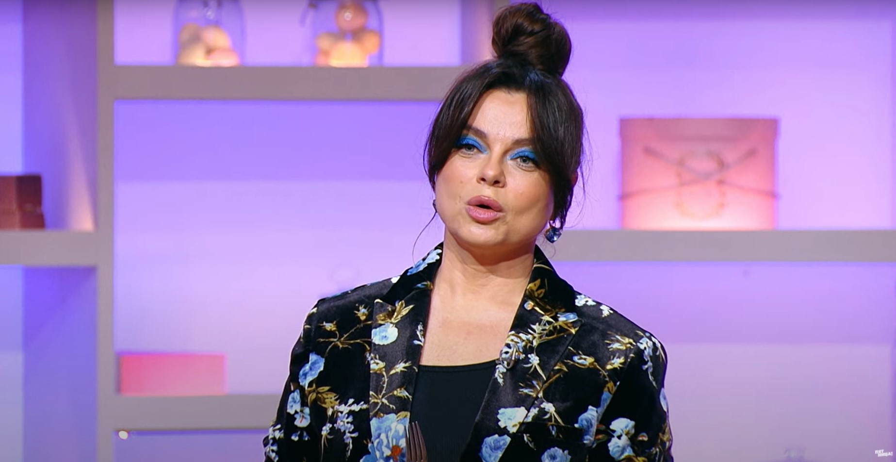 И снова наши на «Пятнице»! Мария Сидорова из Коврова испекла торт по мотивам сказки «Репка» и покорила ведущих кулинарного шоу «Кондитер». Так она прошла в суперфинал и теперь может выиграть один миллион рублей.