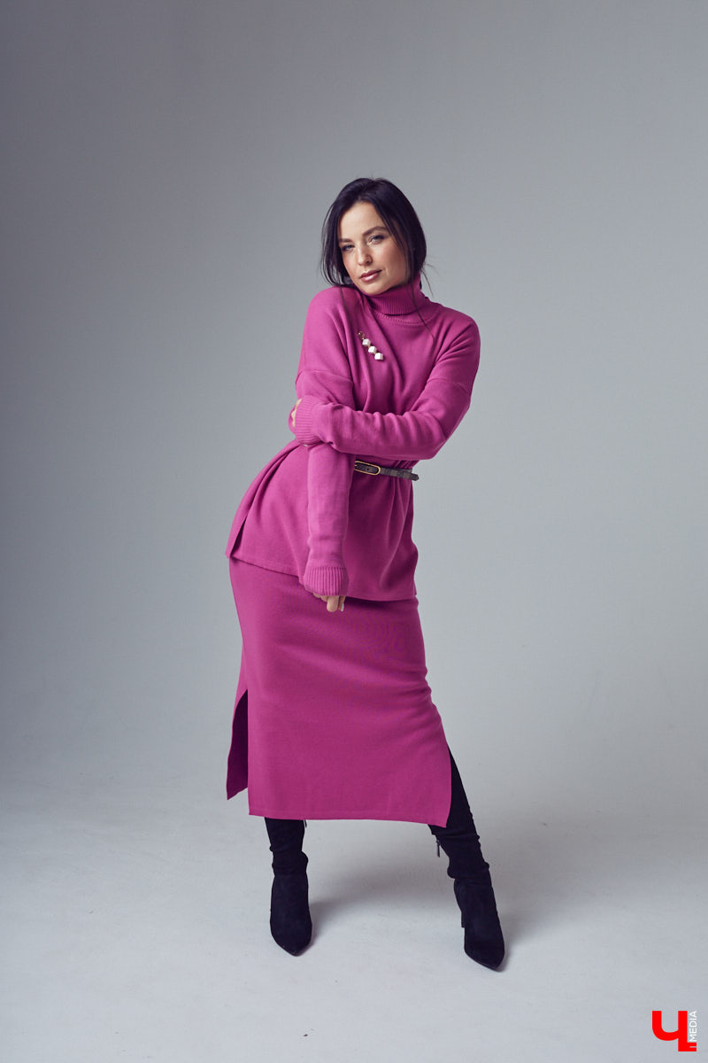 Виктория Лавренкова посвятила жизнь танцам и отдает всю себя своим воспитанникам в хореографической студии. Сцена научила ее всегда быть на высоте. Именно поэтому она не выйдет без макияжа даже в магазин, а внешний облик ее будет стильным и элегантным при любом раскладе.