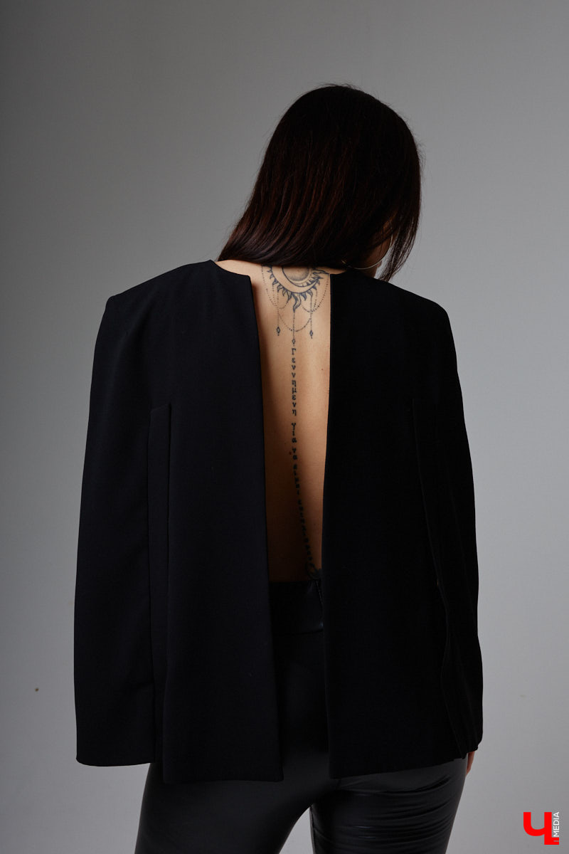 Виктория Лавренкова посвятила жизнь танцам и отдает всю себя своим воспитанникам в хореографической студии. Сцена научила ее всегда быть на высоте. Именно поэтому она не выйдет без макияжа даже в магазин, а внешний облик ее будет стильным и элегантным при любом раскладе.