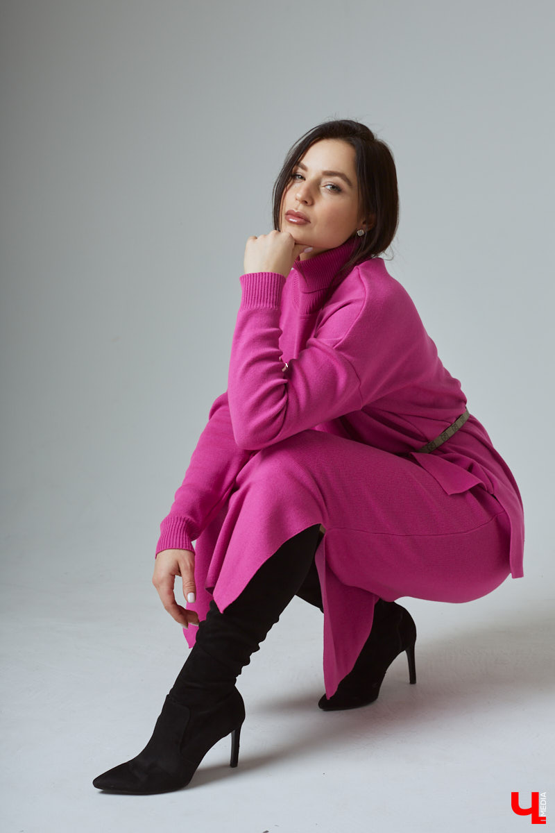 Виктория Лавренкова посвятила жизнь танцам и отдает всю себя своим воспитанникам в хореографической студии. Сцена научила ее всегда быть на высоте. Именно поэтому она не выйдет без макияжа даже в магазин, а внешний облик ее будет стильным и элегантным при любом раскладе.