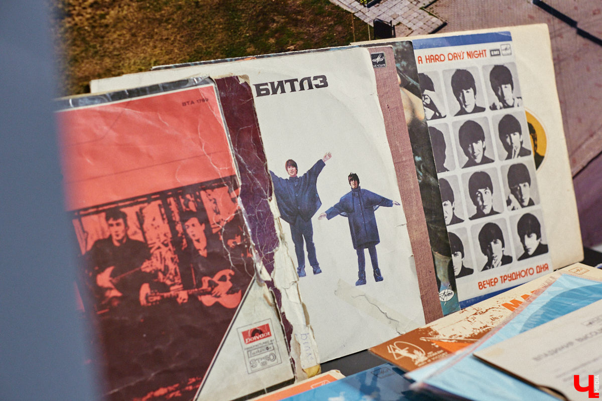 Виниловая комната, виниловый клуб, более 5000 виниловых пластинок зарубежного и отечественного выпуска. Перечисленные ретро-радости доступны «не только лишь всем». Для того чтобы стать частью музыкального комьюнити и получить доступ к раритетам, необходимо пройти обряд посвящения… Оформить читательский билет во Владимирской областной библиотеке для детей и молодежи.