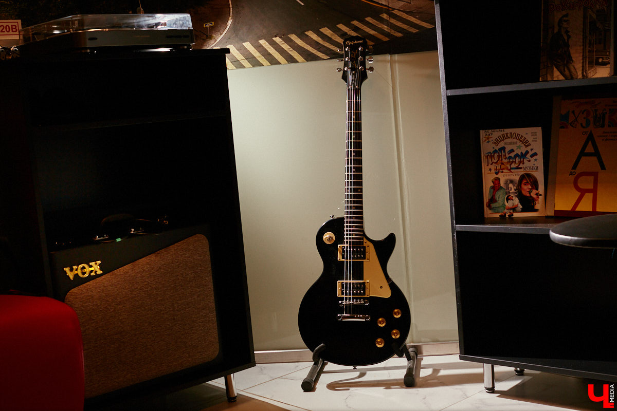 Виниловая комната, виниловый клуб, более 5000 виниловых пластинок зарубежного и отечественного выпуска. Перечисленные ретро-радости доступны «не только лишь всем». Для того чтобы стать частью музыкального комьюнити и получить доступ к раритетам, необходимо пройти обряд посвящения… Оформить читательский билет во Владимирской областной библиотеке для детей и молодежи.