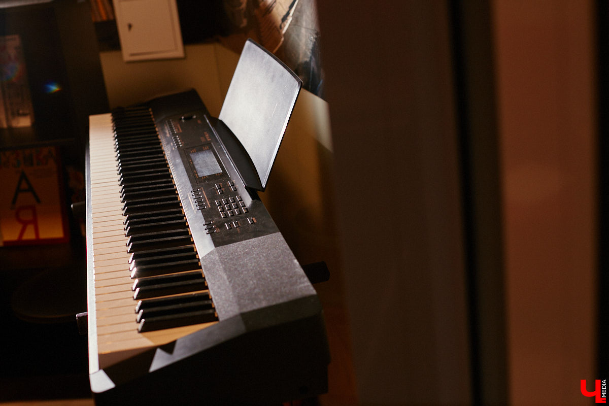 Виниловая комната, виниловый клуб, более 5000 виниловых пластинок зарубежного и отечественного выпуска. Перечисленные ретро-радости доступны «не только лишь всем». Для того чтобы стать частью музыкального комьюнити и получить доступ к раритетам, необходимо пройти обряд посвящения… Оформить читательский билет во Владимирской областной библиотеке для детей и молодежи.