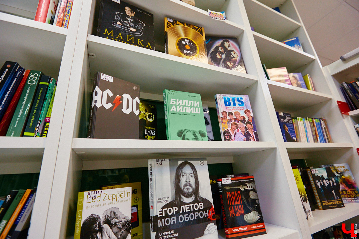 Виниловая комната, виниловый клуб, более 5000 виниловых пластинок зарубежного и отечественного выпуска. Перечисленные ретро-радости доступны «не только лишь всем». Для того чтобы стать частью музыкального комьюнити и получить доступ к раритетам, необходимо пройти обряд посвящения… Оформить читательский билет во Владимирской областной библиотеке для детей и молодежи.